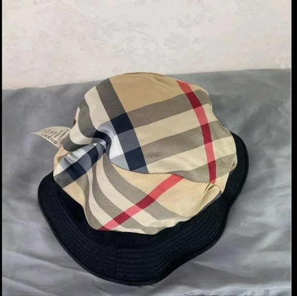 Burberry Rain Bucket hat (women's Medium) - Picture 1 of 6